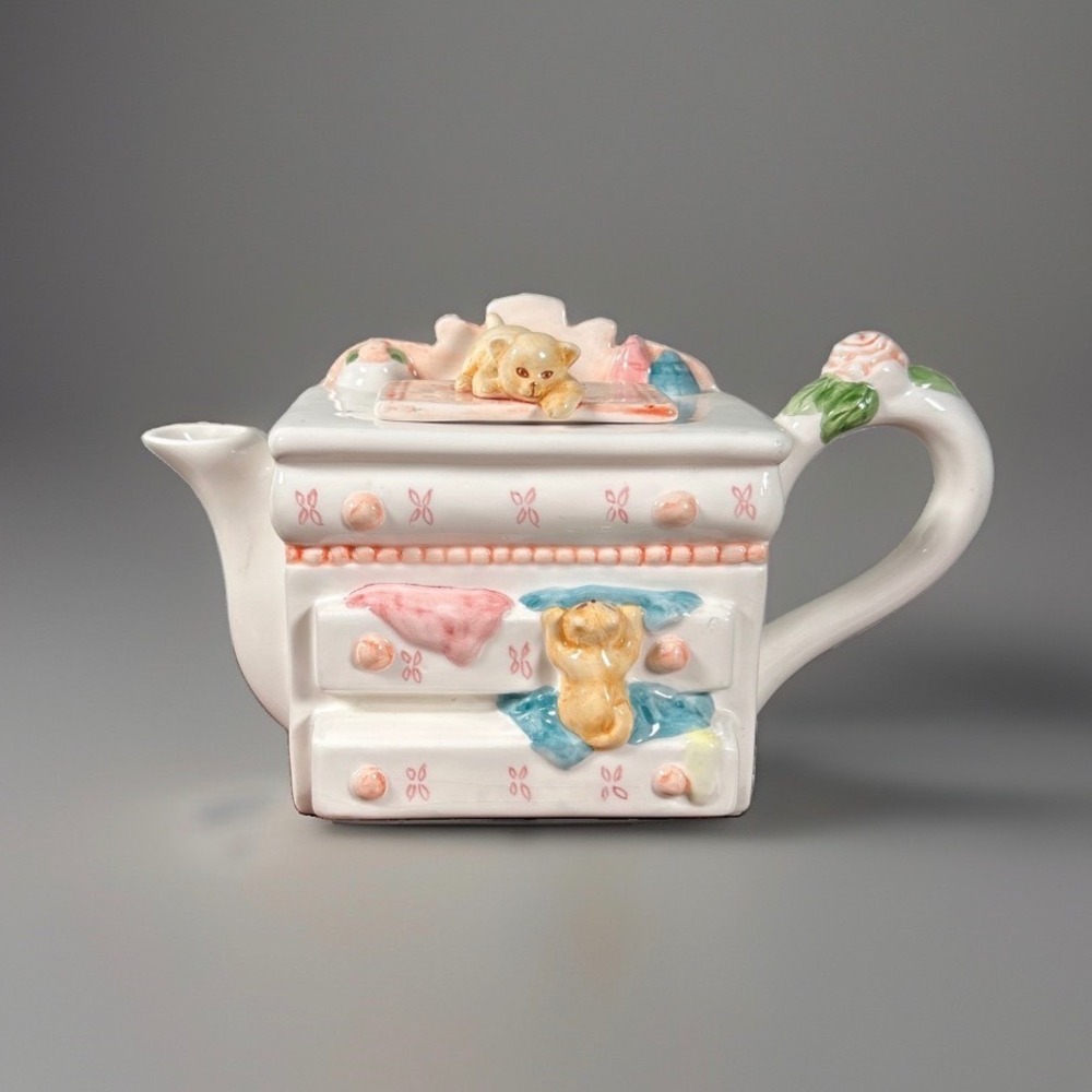 Applause Morgan Creative Kittens on Dresser Ceramic Teapot Pastel Pink Blue Vtg